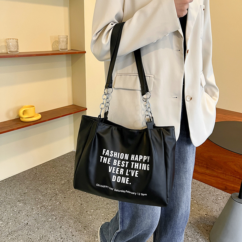 Femmes Moyen L'été Le Printemps Faux Cuir Lettre Mode Carré Fermeture Éclair Sac À Main display picture 4