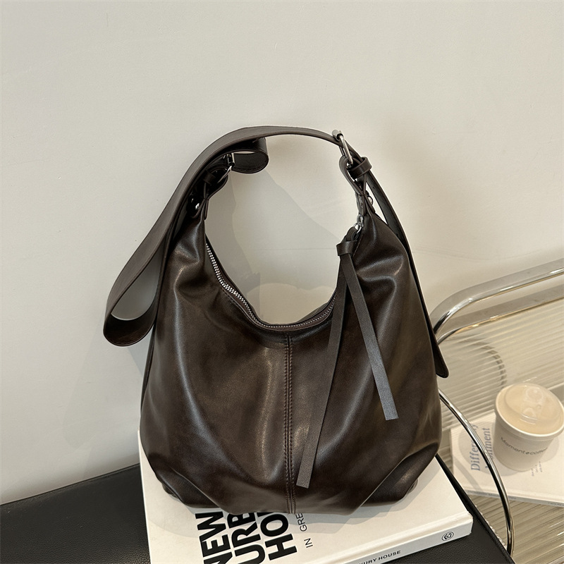 Nuevo bolso de mujer casual versátil bolso de hombro de piel suave2024 sensación de alto nivel versátil bolso de brazo bolso especial