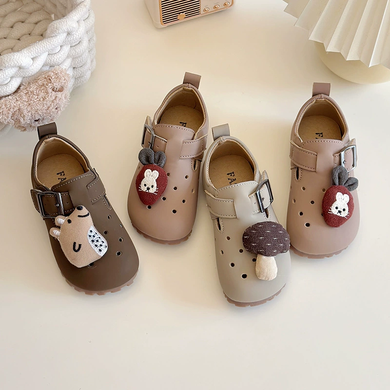 Кожаные туфли для девочек 2025 весна и осень новые детские нескользящие дышащие полые ботинки для девочек повседневные модные мягкие ботинки