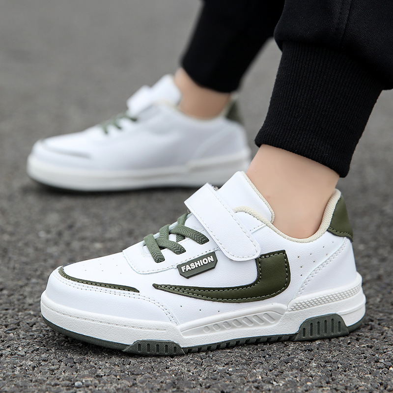 Zapatos para niños primavera y otoño nuevo estilo 2025 cuero impermeable zapatos casuales para niños medianos y grandes zapatos deportivos para niños de moda al por mayor