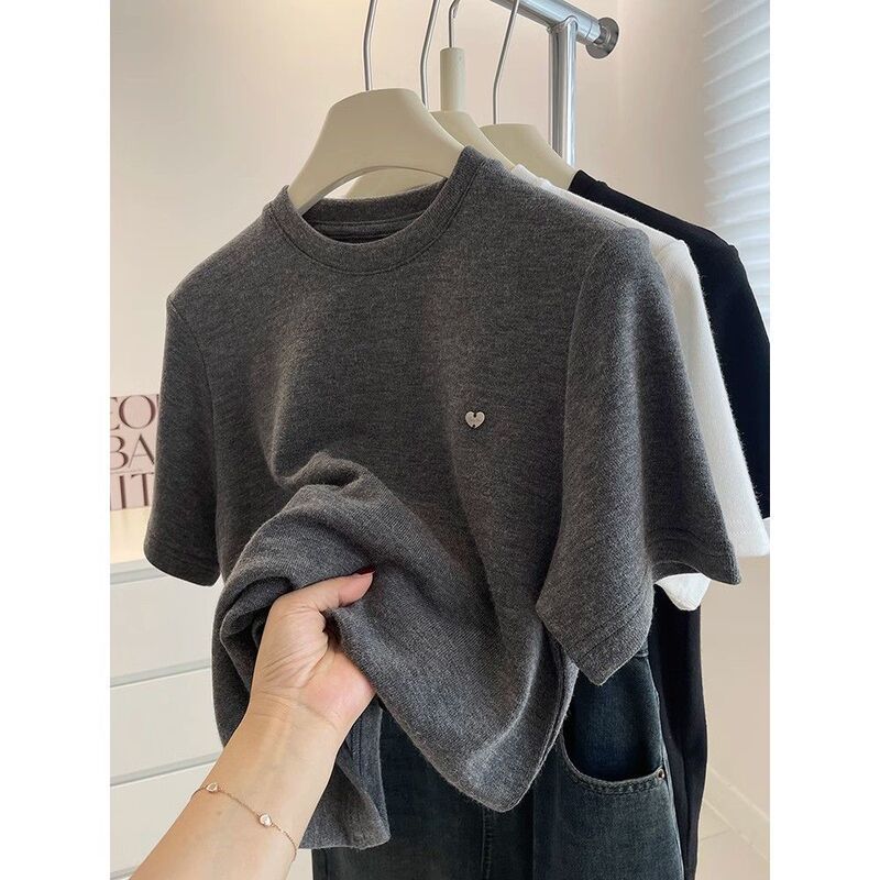 Dark Gray Heart-Shaped Metal Buckle Short-Sleeve Tee! 2026 Autumn Thickened Casual T-Shirt for Petite Women with Regular Shoulders