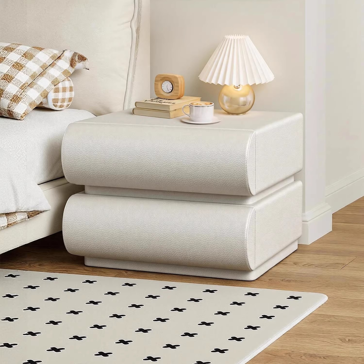 Mesa de cabezal de cama dormitorio doméstico 2025 nuevo diseño de nicho de madera sólida con lámpara de lujo ligero y alto grado pequeño gabinete de cama