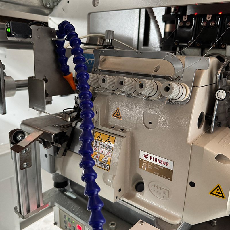 Colchón de alta velocidad totalmente automático cuatro costuras laterales máquina de corte todo en uno tela de colchón máquina de coser tipo bloqueo máquina de costura plana o borde de corte
