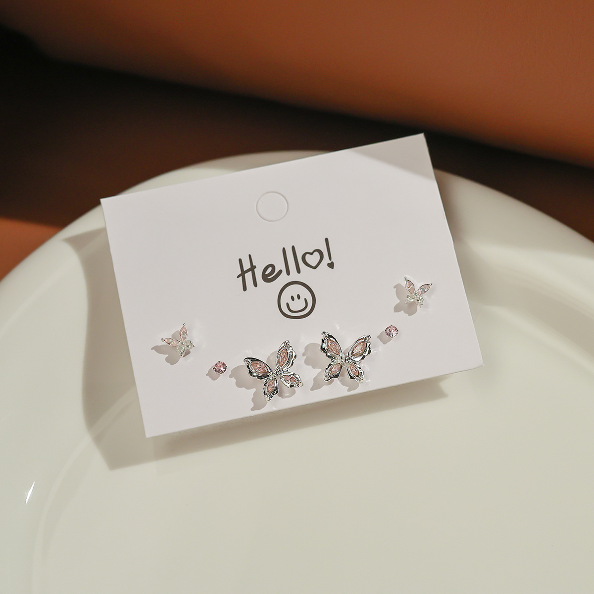 Juego de pendientes de aguja plateados, sencillos y compactos para mujer, pendientes geométricos en forma de corazón, bonitos, dulces y versátiles, venta al por mayor para puestos de mercado