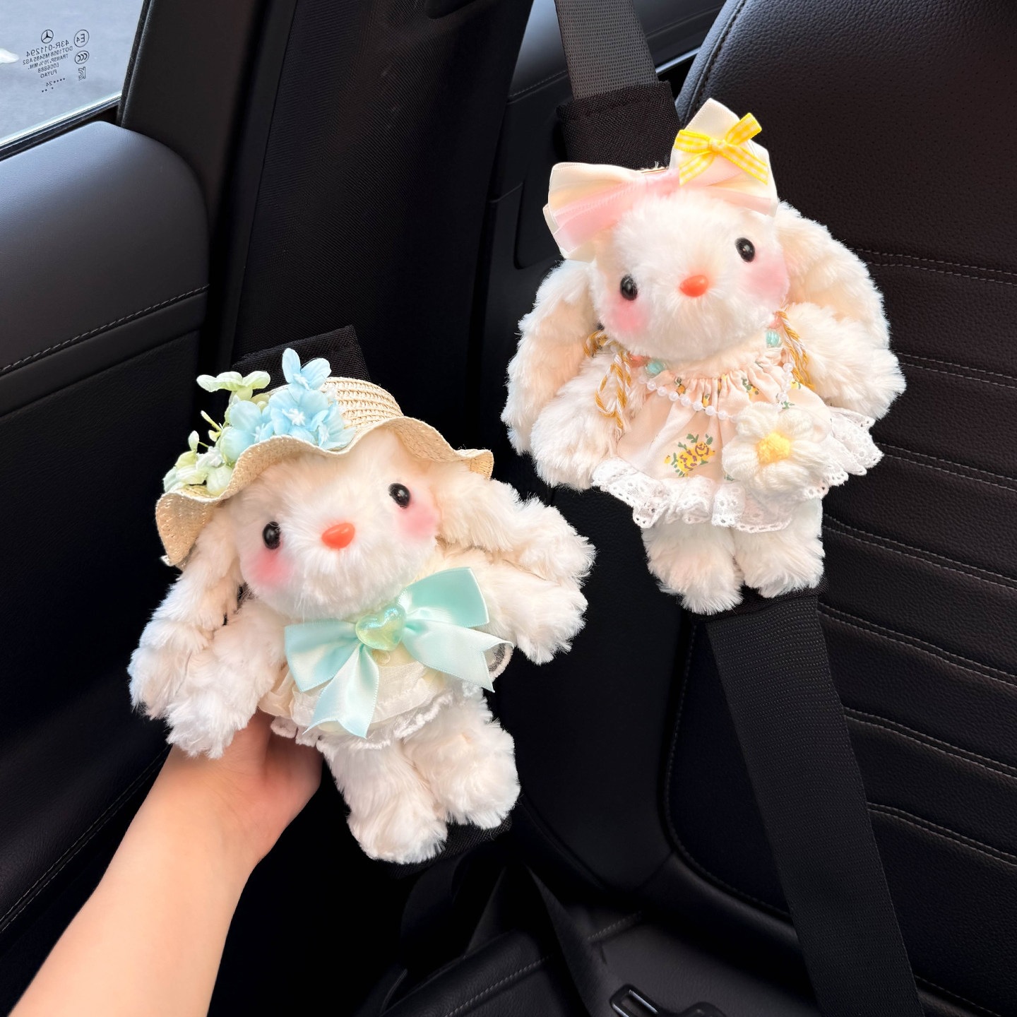 Cute rabbit car seatbelt shoulder pad, seatbelt decoration, anti-abrasion clothing, a pair for couples, high-end feel