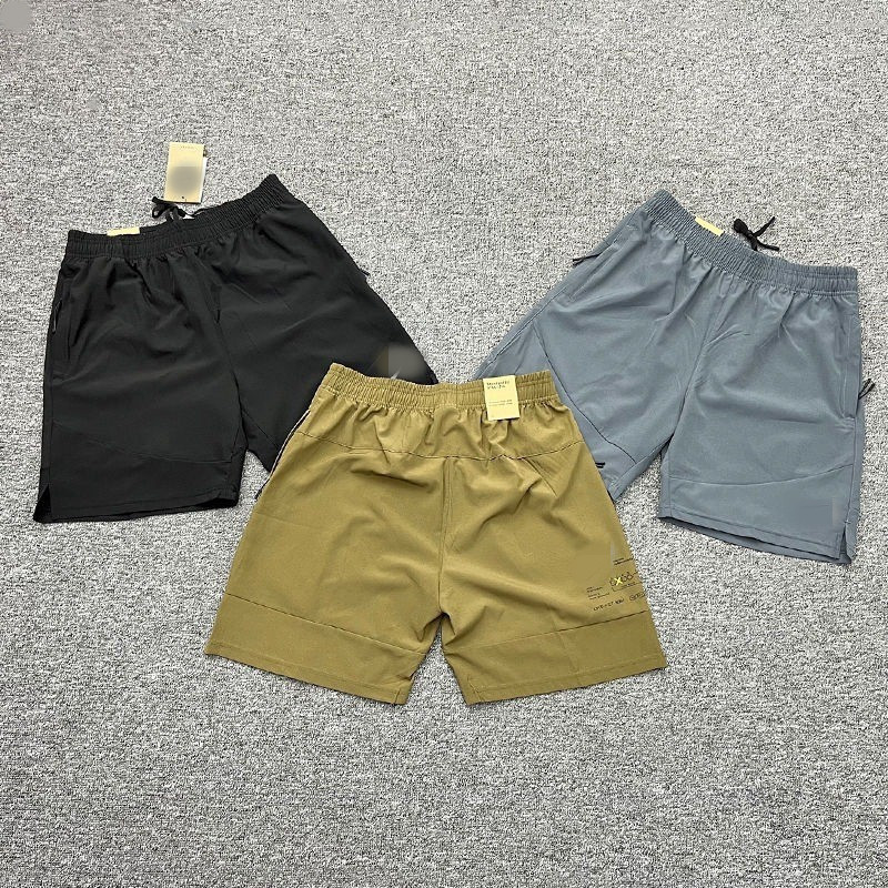 Sports New Shorts with Slits, Summer Ice Silk Fitness Men's Running Quick-Drying Five-Point Pants, Casual, Loose and Breathable