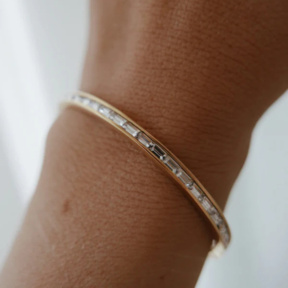 Simple Style Round Stainless Steel Inlay Zircon Gold Plated Bangle display picture 1