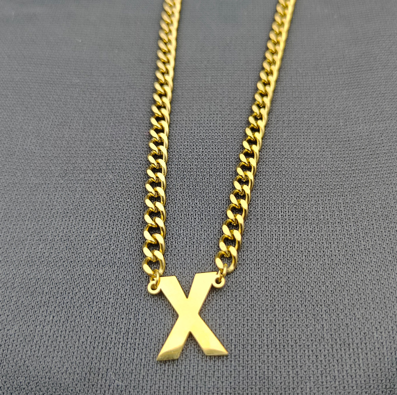 Collar de cadena cubana de acero inoxidable estilo hip-hop con apellidos europeos y americanos, colgante de letra mayúscula de oro de 18K con 26 letras.