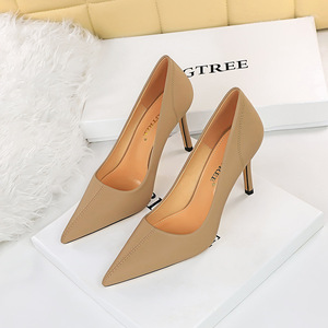 8831-2 in Europe and the wind restoring ancient ways is contracted fashion high heel with shallow pointed mouth thin hig