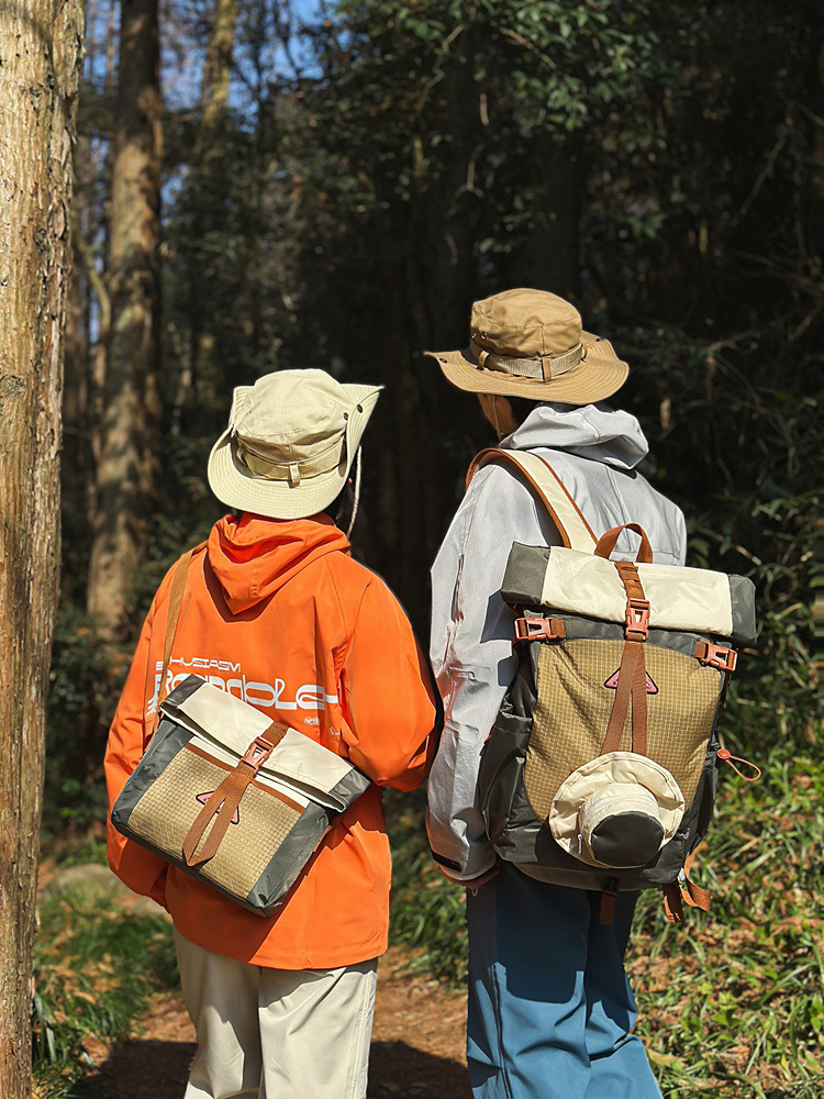 スポーツアウトドアハイキング登山バッグ女性用大容量コントラストカラーバックパック男性用通勤レジャー旅行バッグ学生用スクールバッグ