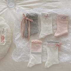 甘い透かし彫りの少女の粉 ~ 韓系の粉の灰は色の蝶結びの靴下の純綿の女性の春夏の薄い金の精練の綿にぶつかります。