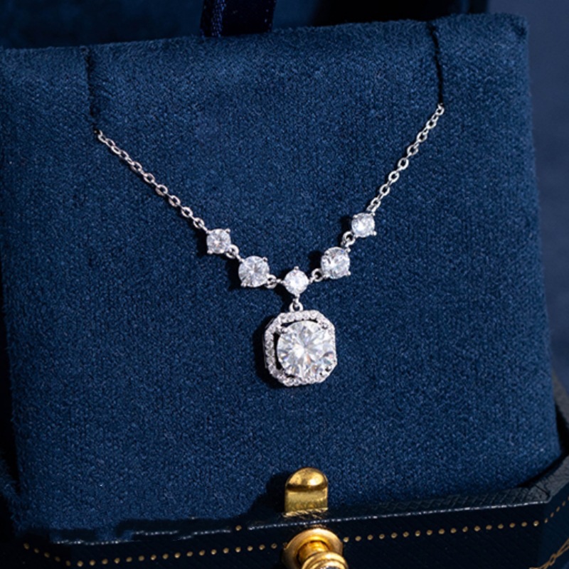 New S925 Sterling Silver One-Carat Moissanite Sugar Cube Necklace, Niche Light Luxury, Exquisite and High-End Jewelry, Gift for Girlfriend