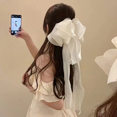 逃げ姫 ~ 超仙気質の大きい蝶結びの頭飾りの後頭部のスプリングは長いリボンの髪飾りの女性を挟みます。