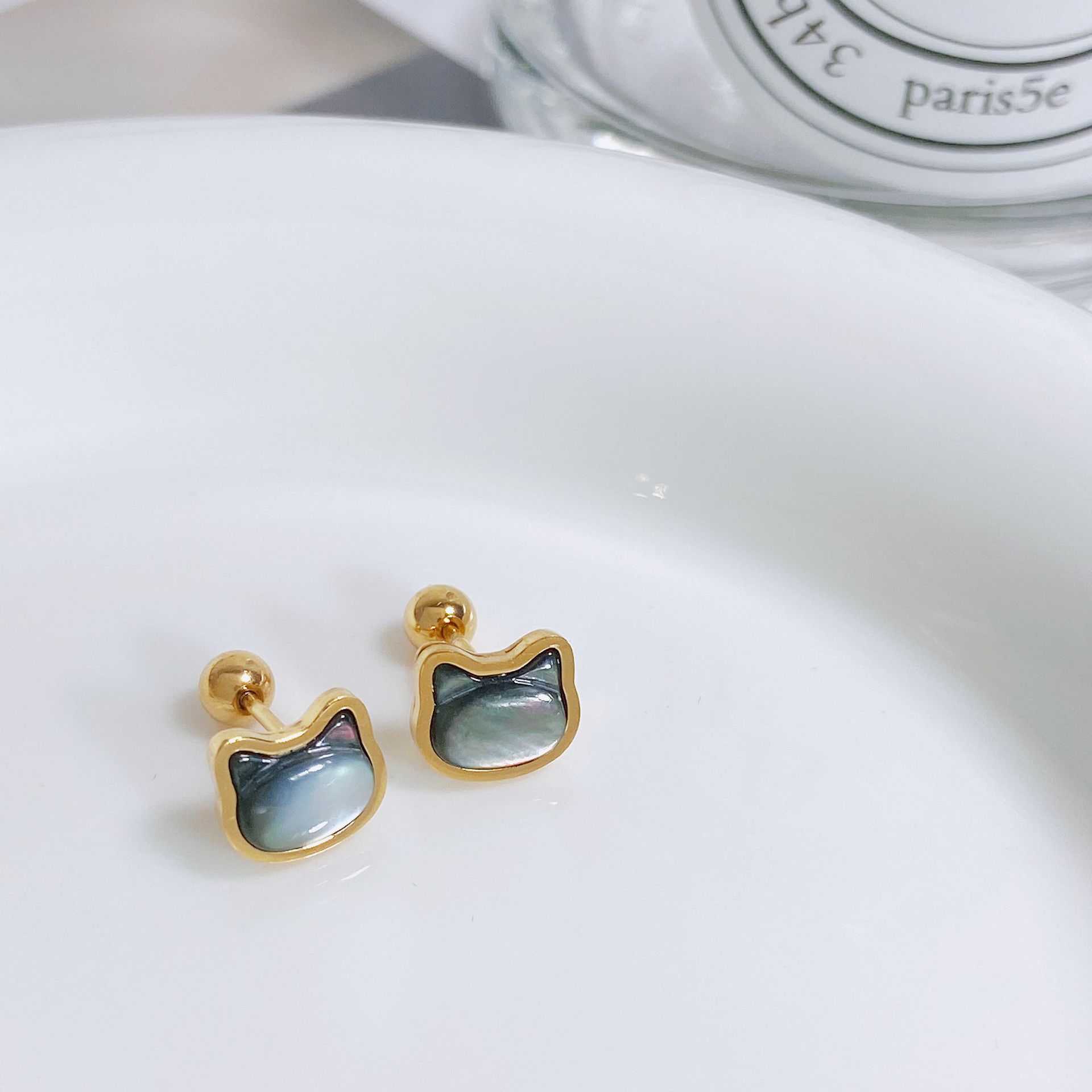 Titanium Steel Material Cat Pattern Women's Gender Inlay Design 1 Pair Cute Cat Inlay Titanium Steel Shell Ear Studs