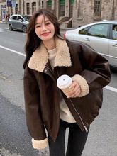 美式复古咖色机车皮衣外套女冬季加绒加厚新款羊羔毛拼接保暖宽松