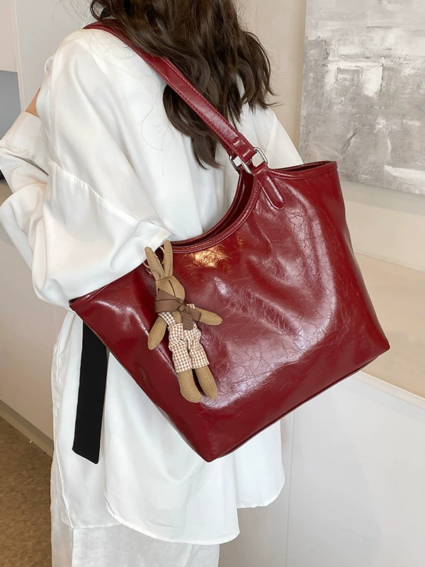 Shoulder bag, capacious one-shoulder purse, high-quality style with pendant charm