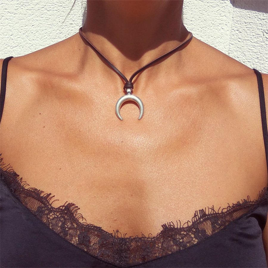 Collana girocollo coreana in velluto con ciondolo in lega_voghion.com