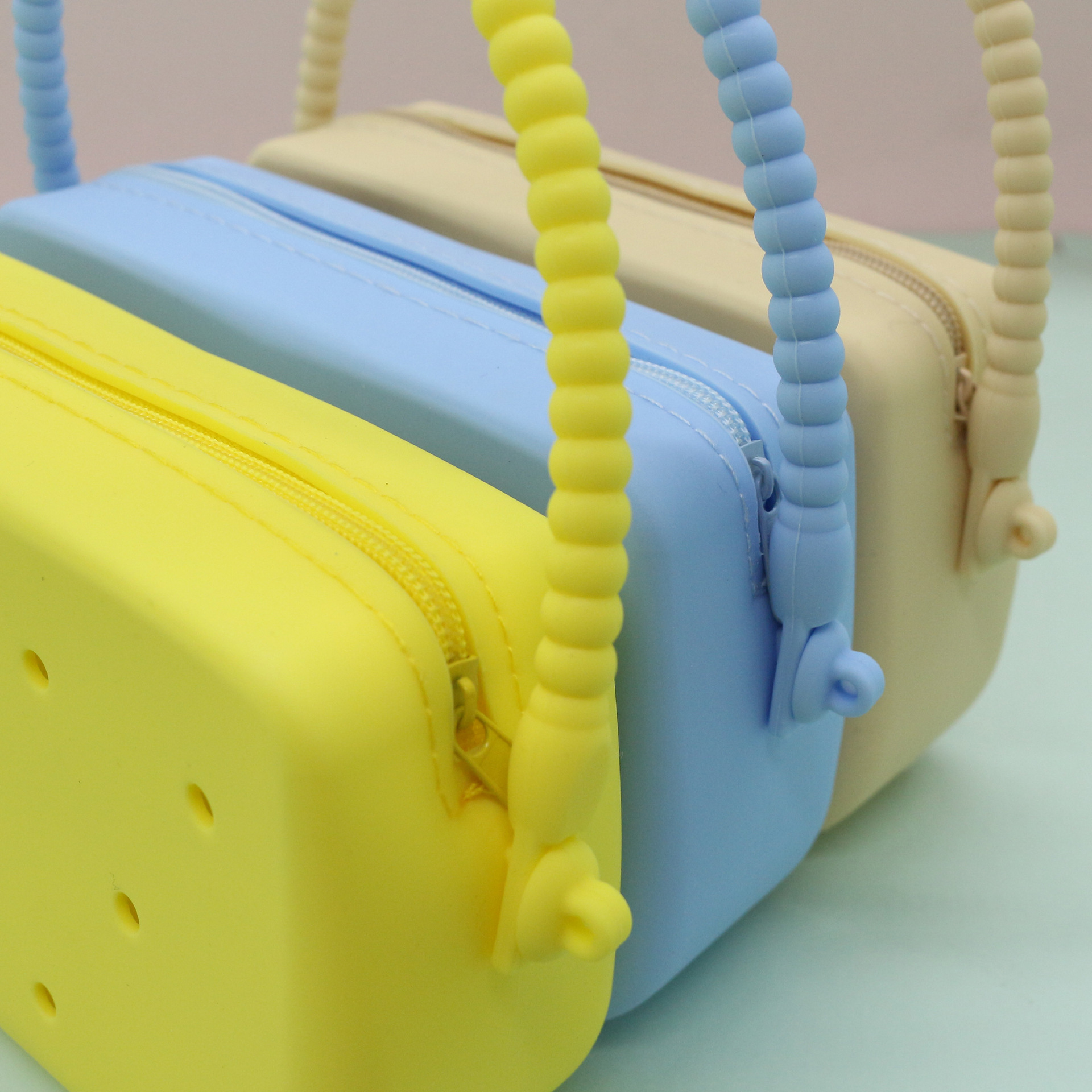 Inventario de dibujos animados de silicona agujero bolsa mini bolso diy bolsa de almacenamiento bolso auriculares llavero colgante regalo