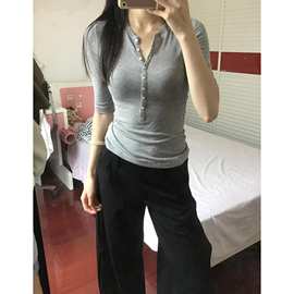 气质美式运动休闲灰色短袖T恤女高弹修身半开纽扣中袖打底衫上衣