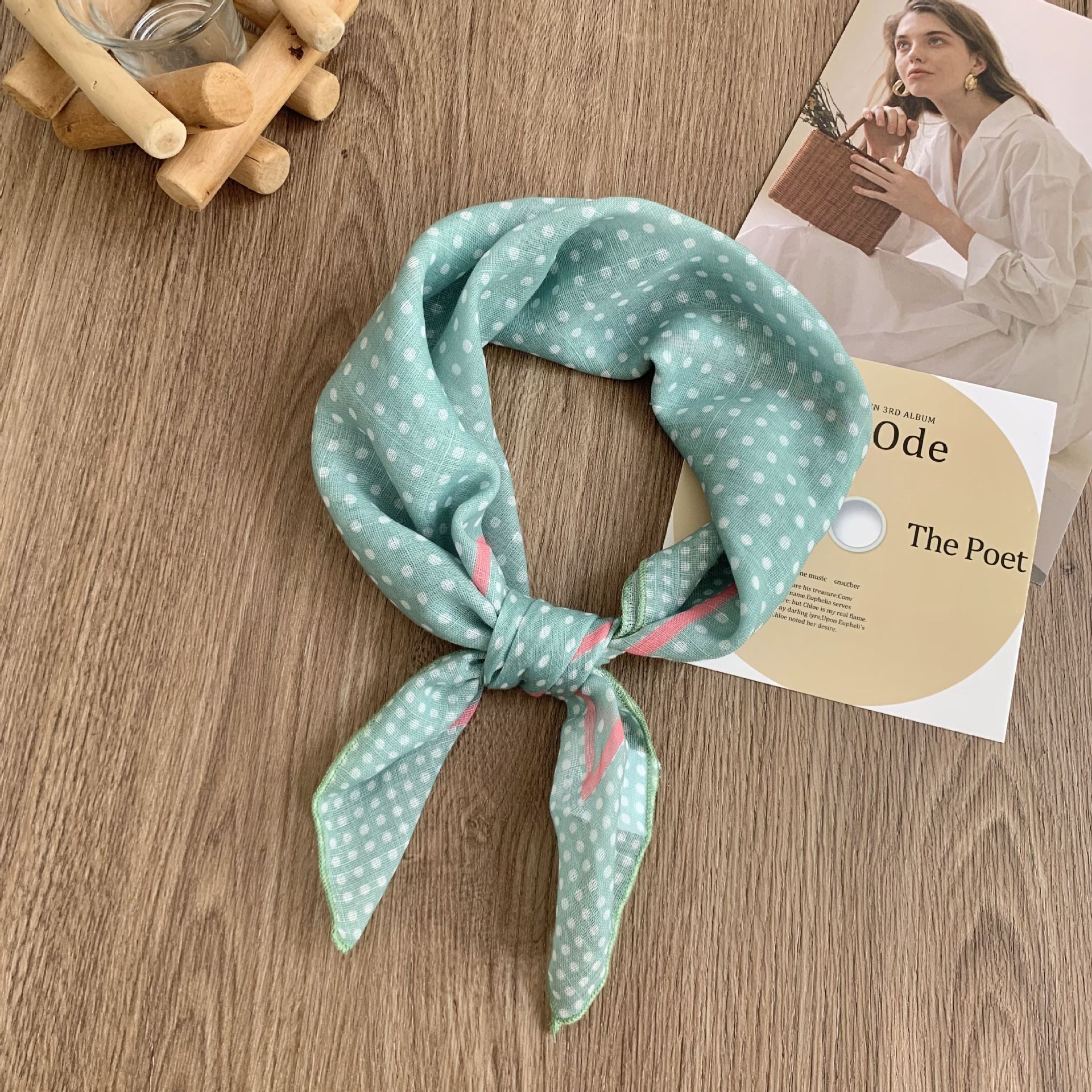 70*70 lunares pequeño pañuelo cuadrado femenino primavera y verano nuevo estilo coreano todo-fósforo protector solar protección del cuello bufanda bolso de moda pañuelo pañuelo de seda