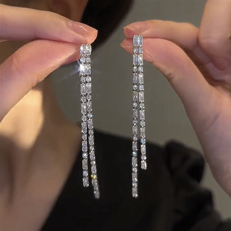 Earrings with zircon