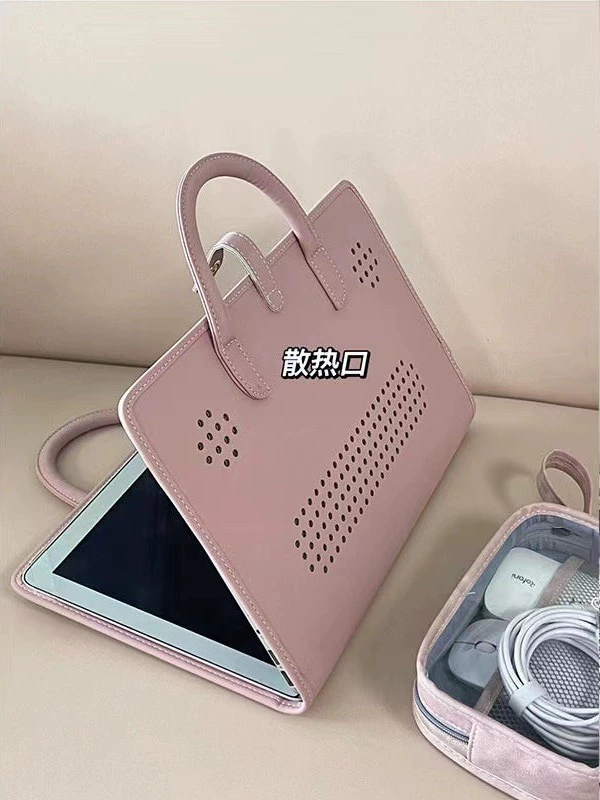 Protective case, laptop, fuchsia bag