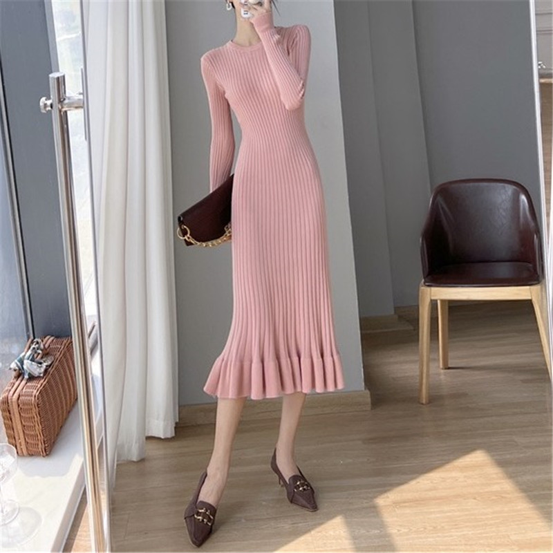 Herbst Fischschwanz Strickkleid Damen, mittellang über dem Knie, Basislage und schmale Passform, gepaart mit einem Pelzmantel für_voghion.com