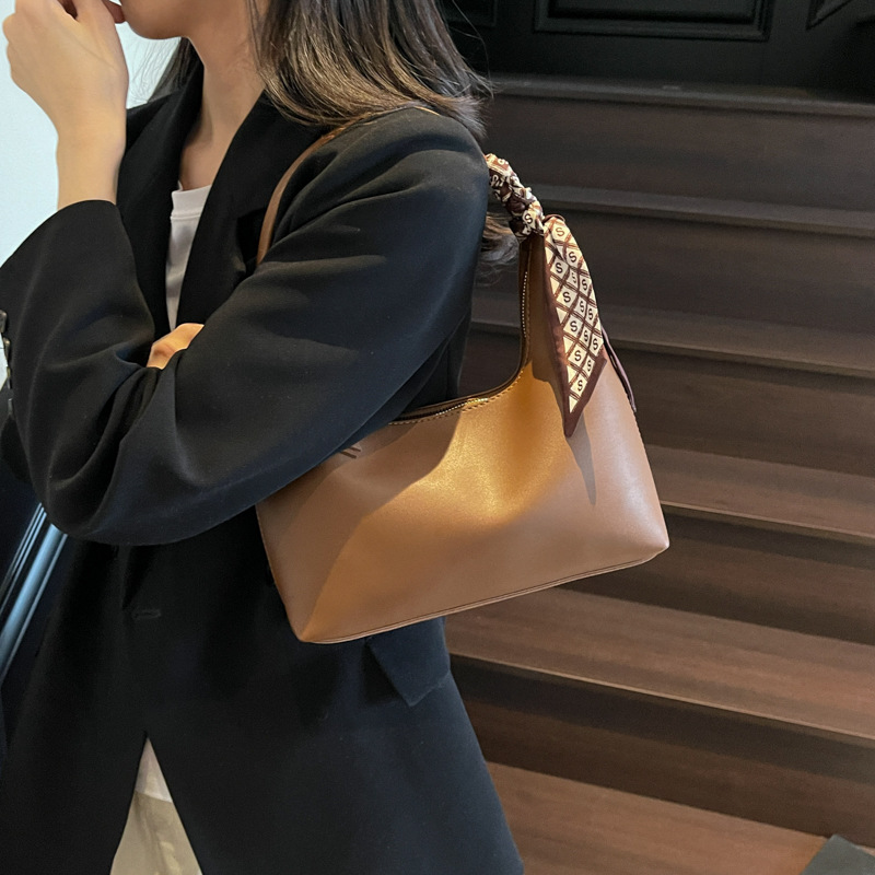 Bolso pequeño de axila de estilo occidental de todo fósforo transfronterizo para mujer 2025 nuevo bolso de axila de textura simple bolso de hombro casual de moda