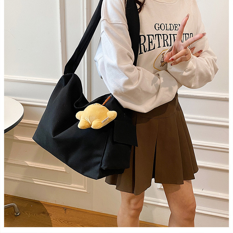 The 2024 new Korean-style simple and laid-back casual canvas crossbody bag and the large-capacity versatile tote bag are selling well undefined