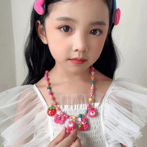 Korean-style cute princess children's colorful cartoon necklace for girls, suitable for autumn and winter, matches chains, Christmas decoration beads necklace