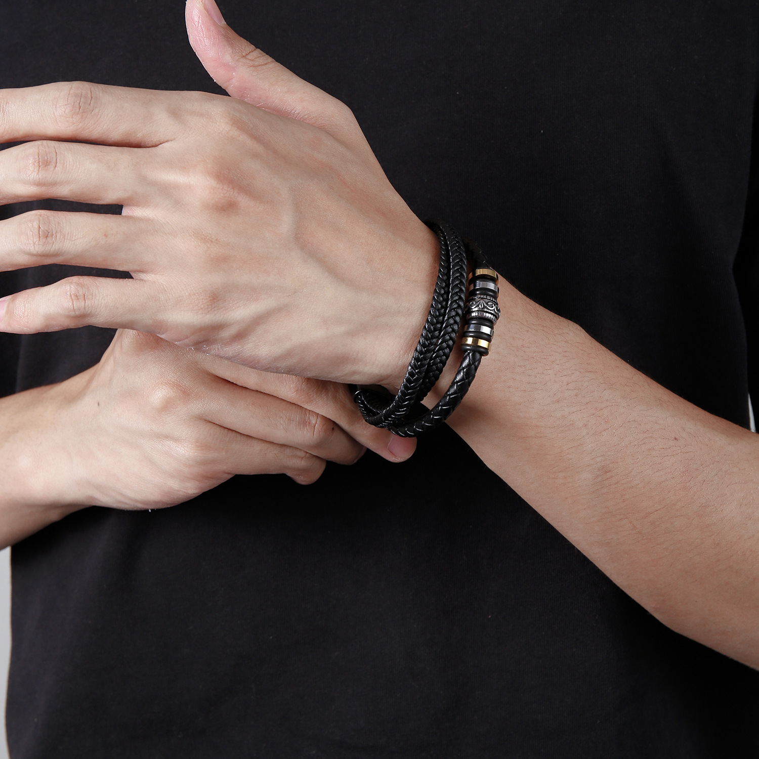 Pulsera hecha a mano de cuero de venta caliente europea y americana cuero tejido de múltiples capas pulsera de cuero de los hombres cuerda de cuero de acero inoxidable vintage