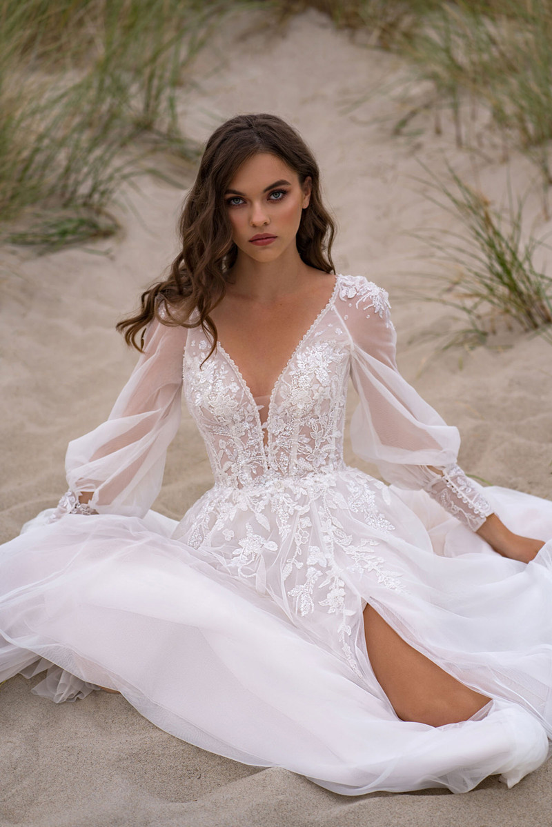 Elegante abito da sposa donna con scollo a v e maniche in pizzo_voghion.com