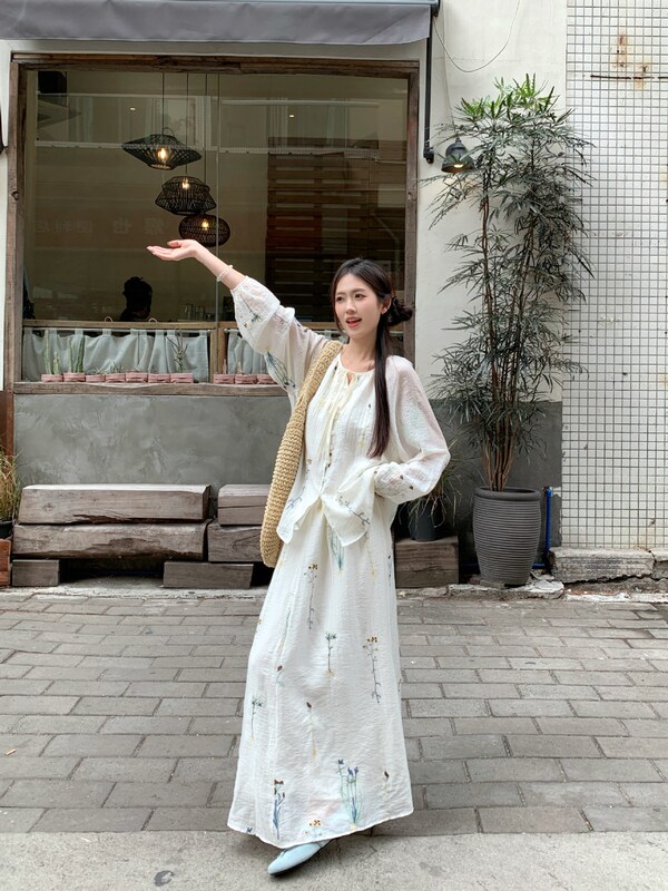 Guofeng retro three-dimensional embroidered suit women's spring 2025 new long sleeve shirt high waist skirt two-piece fashion