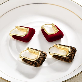 耳钉;耳扣;耳环