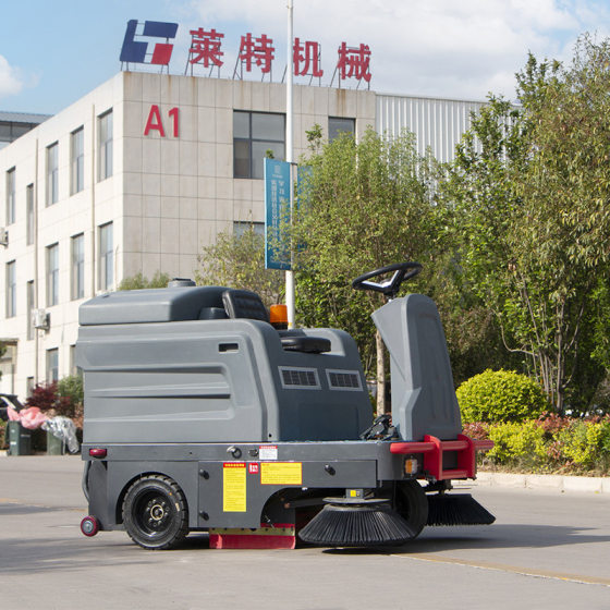 Electric sweeper factory workshop industrial sweeper sanitation road sweeper driving residential sweeper