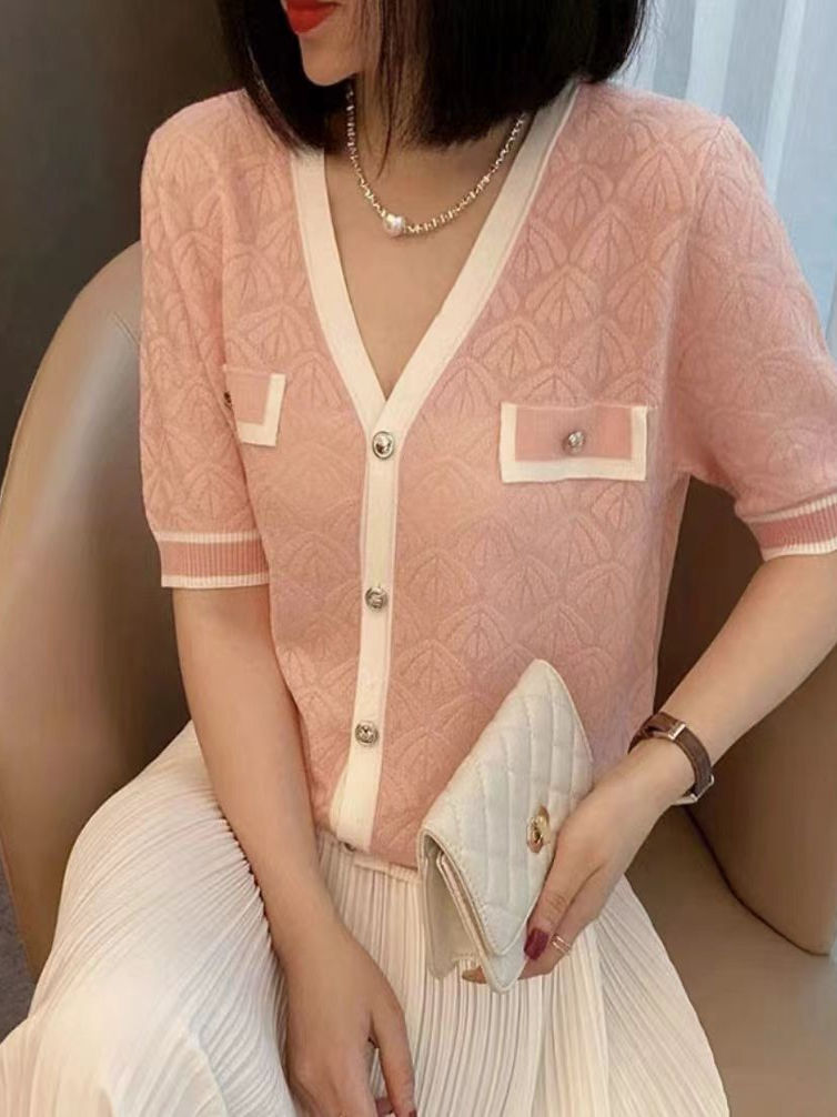 Áo len dệt kim jacquard cổ chữ V tay ngắn, phong cách tiểu thơ, khóa kim loại — Màu đen