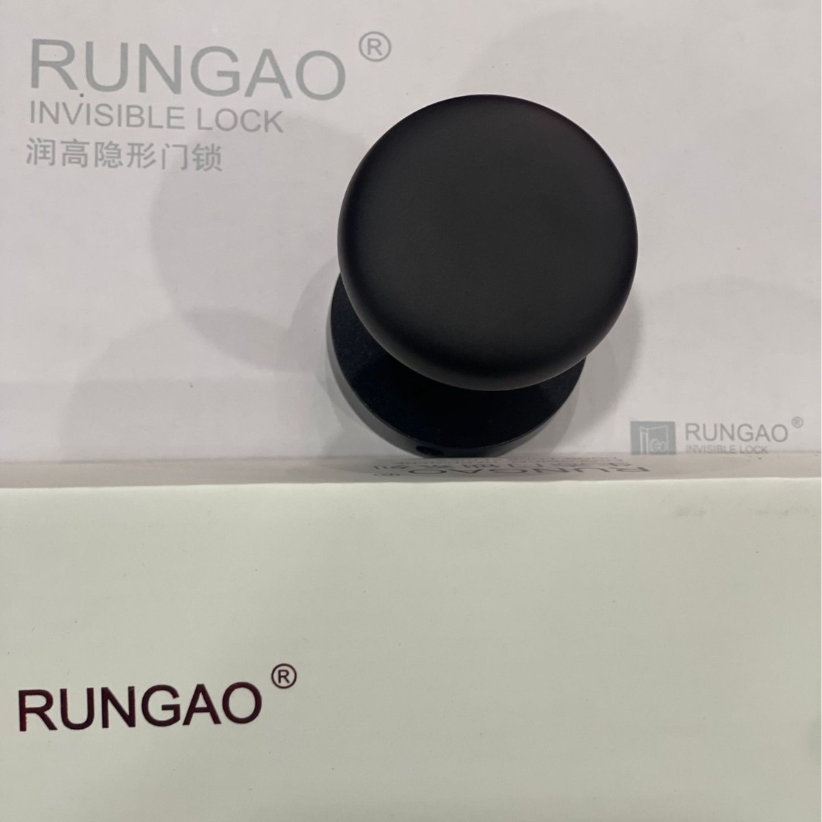 내부 링이없는 구형 블랙