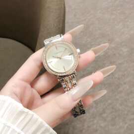 简约两针造型时尚间金镶钻女士石英腕表钢带个性手表一件代发