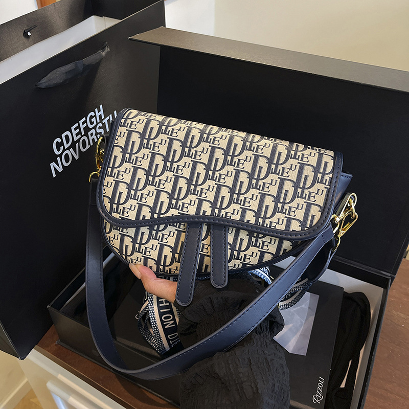 High-End Bags for Women 2026 New Vintage Print Niche Saddle Bag Trendy Fashion Versatile Shoulder Crossbody Bag High-End Bags for Women 2026 New Vintage Print Niche Saddle Bag Trendy Fashion Versatile Shoulder Crossbody Bag