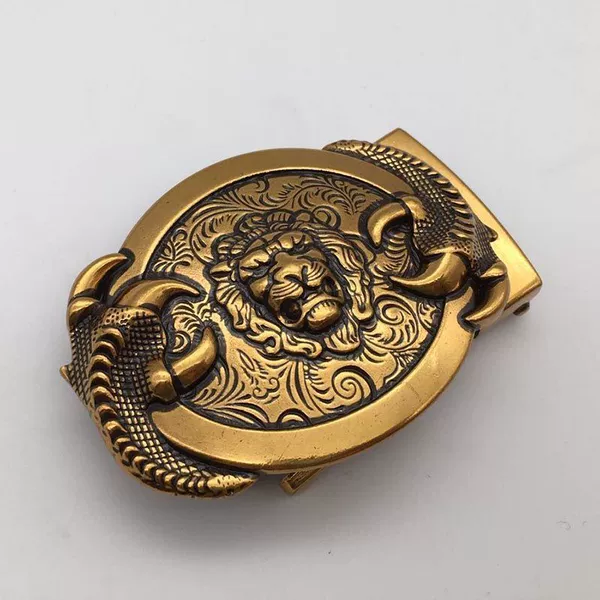 Lion claw buckle