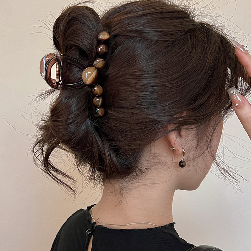 Carpeta de agarre de palabra redonda de color café, clip de tiburón de pelo de disco de alta gama retro, personalidad simple y de moda, nueva horquilla, accesorios para el cabello