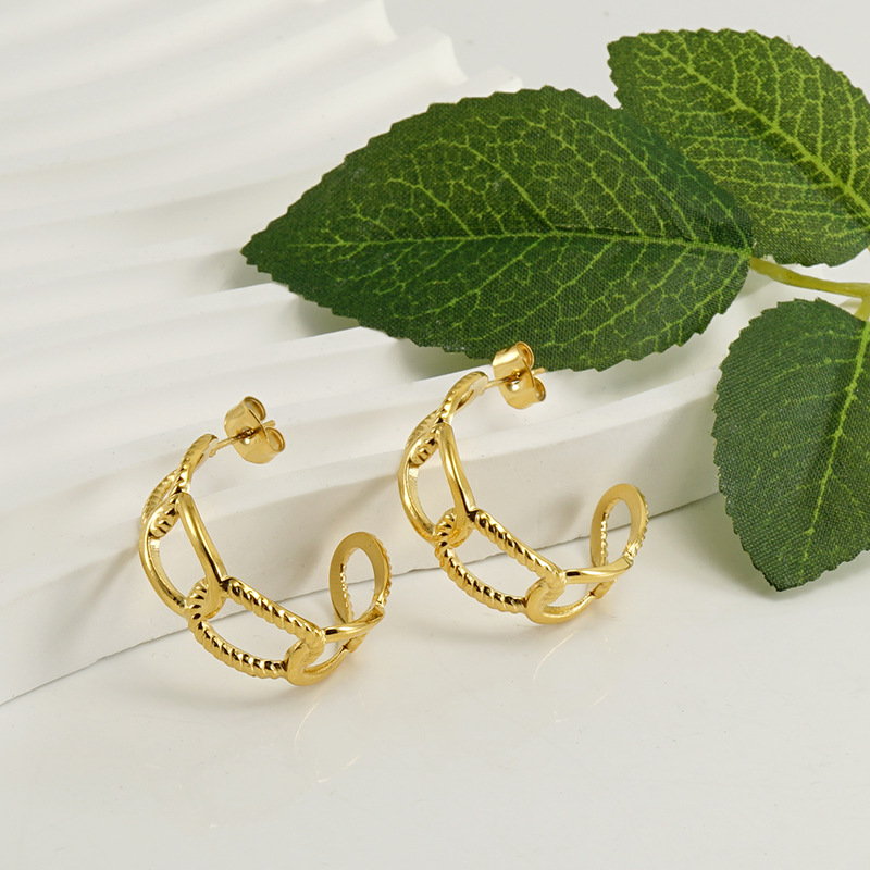 Nuevo europeo y americano transfronterizo de acero inoxidable galvanizado 18K pendientes anillo hebilla retro pendientes de diseño geométrico al por mayor