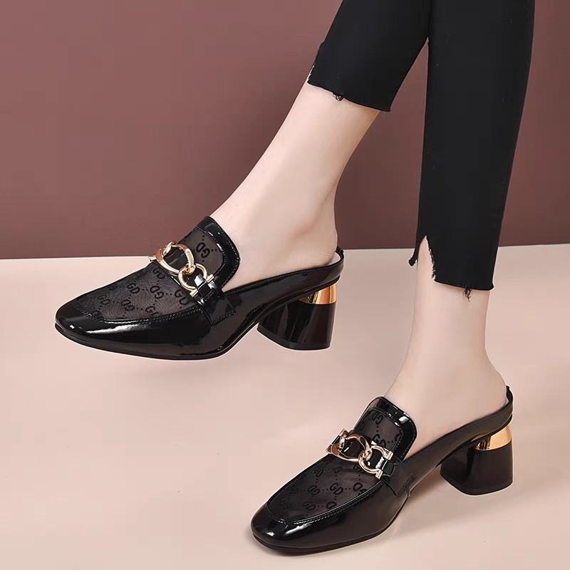 2026 zapatillas de mitad de cabeza de malla de verano zapatillas de tacón grueso para mujeres adultas otras zapatillas de mitad de cabeza de bolsa en stock image 2