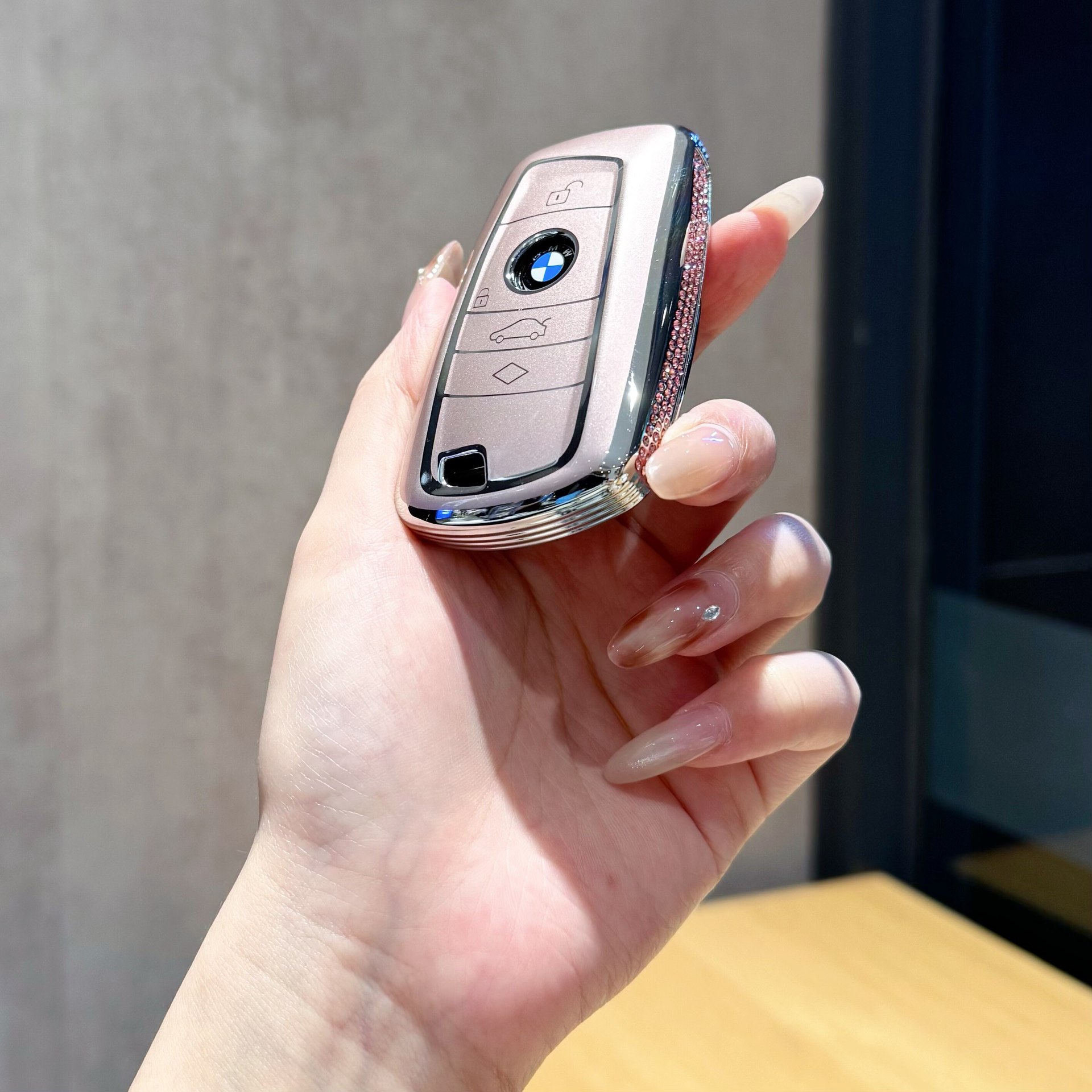 Suitable for BMW key cases, new 3 Series 330li, 5 Series 530li, X1, X2, X3, X4, X5, blade-style women's key case
