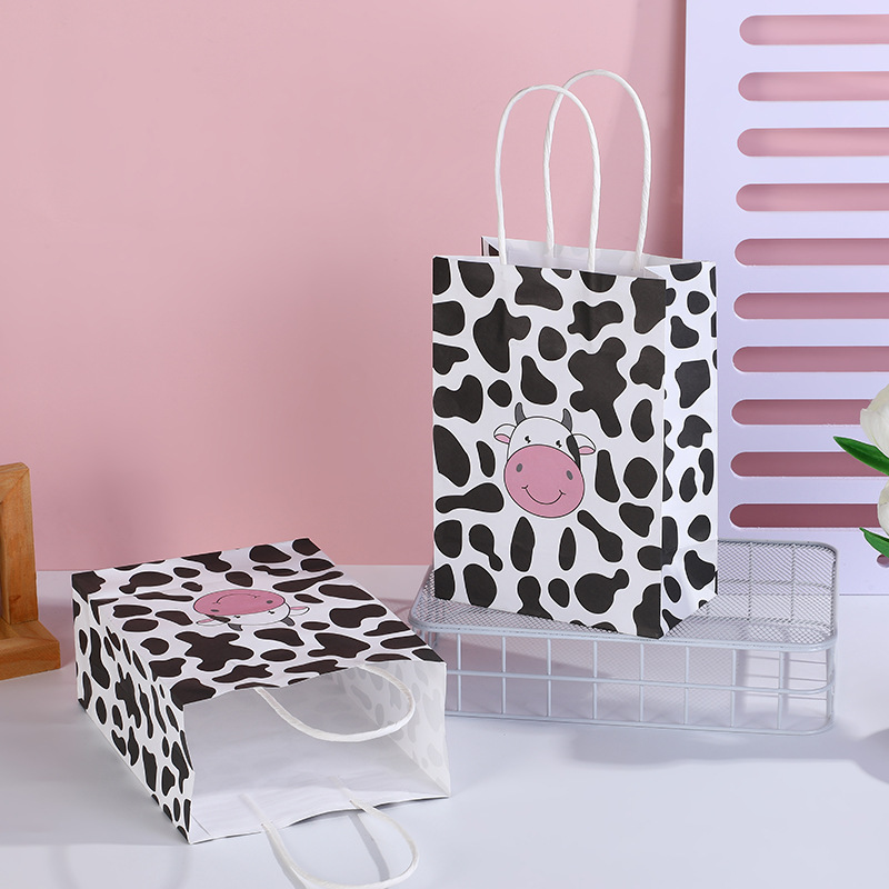 Bolsa de regalo con estampado de vaca en blanco y negro, bolsa de papel portátil, diseño de dibujos animados, regalo para estudiantes, embalaje de dulces, bolsa de papel portátil