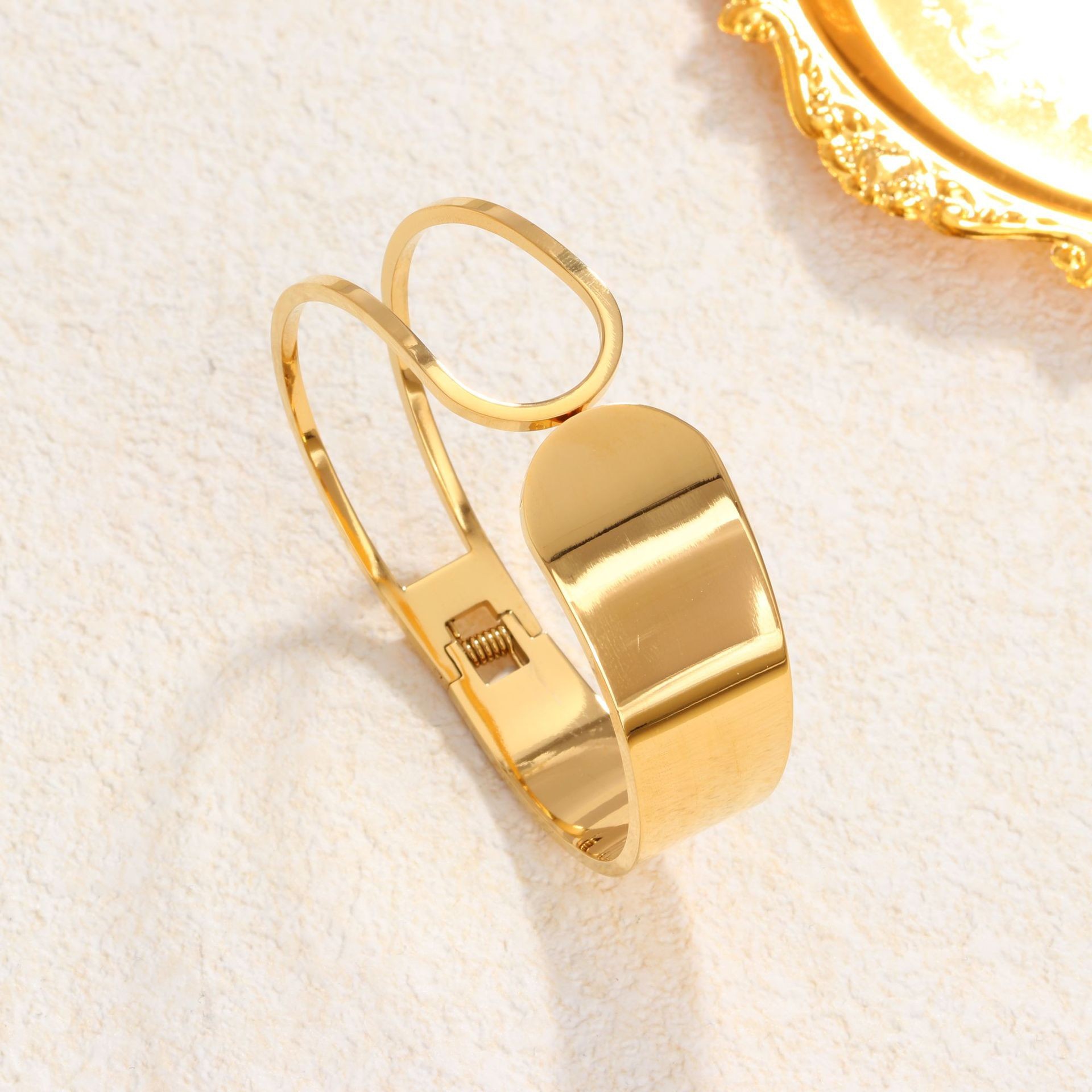 70 글로시 할로우 팔찌 골드