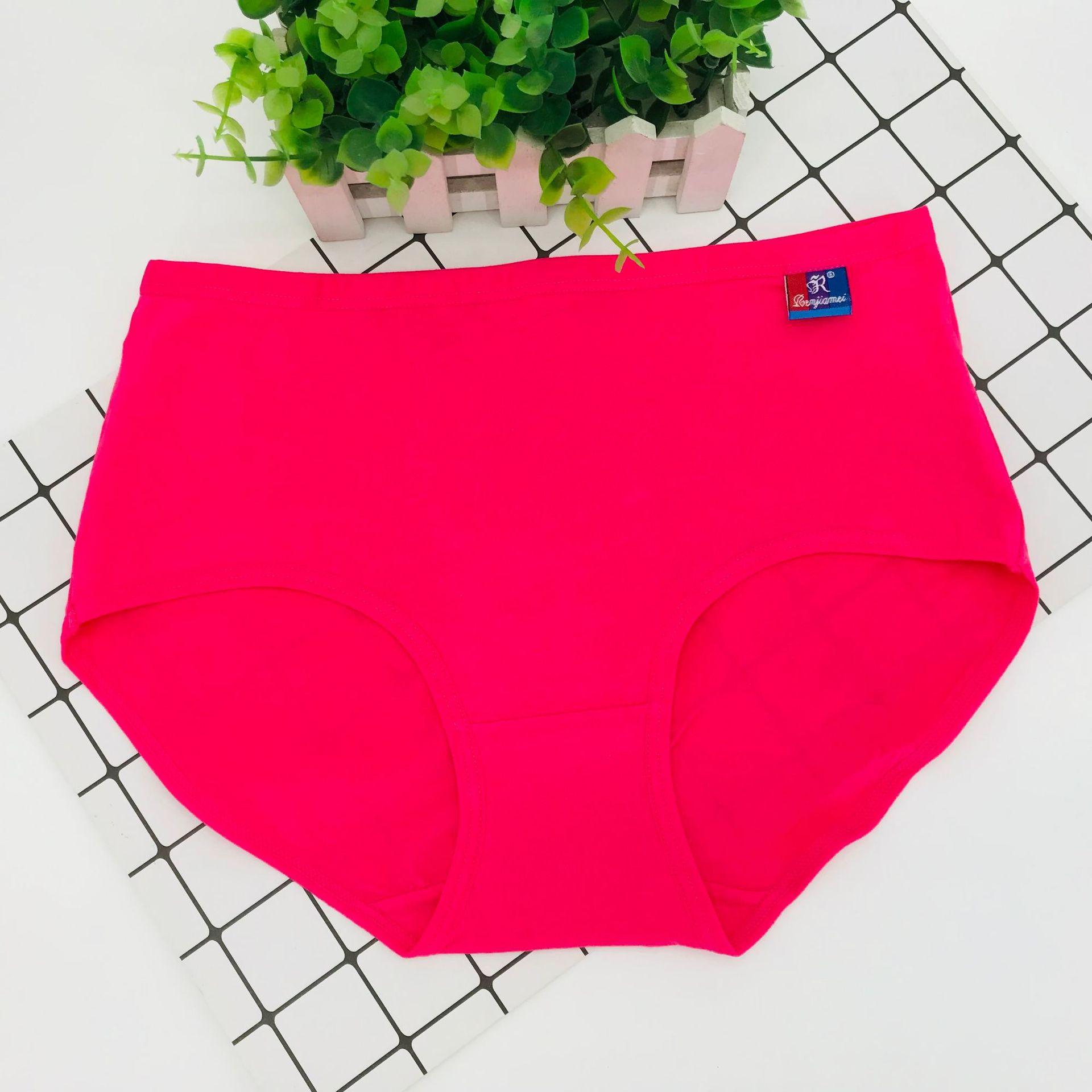 Oferta especial de People's Beauty 8886, ropa interior femenina de algodón puro, suministro promocional totalmente de algodón, color sólido para comercio electrónico, transpirable y cómoda.