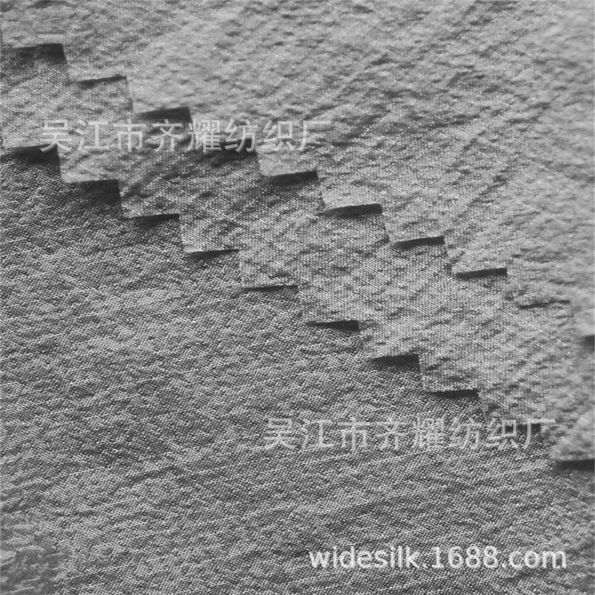 40D小米皱咪咪格水洗起皱尼丝纺锦纶小方格起皱夏季皮肤衣面料