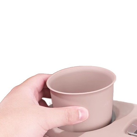 小鵬x 9の中でシリコンの接着剤のコースターを制御して後列の水の杯の棚の貯蔵箱に適用して内装の車を保護して改造します。|undefined
