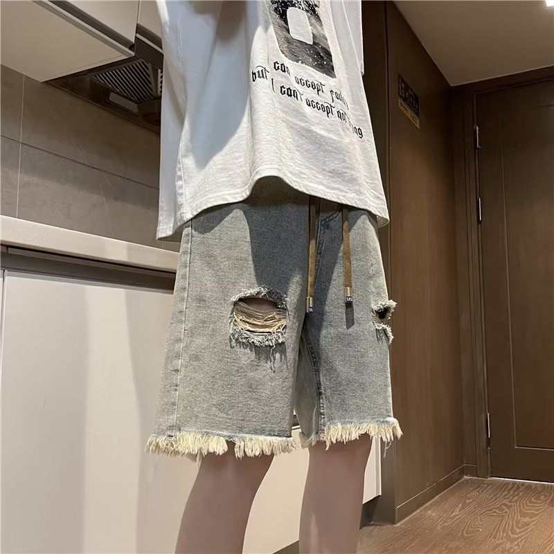 Ausgewaschene Denim-Shorts im Used-Look, trendige Sommer-Freizeithose für Herren im amerikanischen Stil, mit Design-Feeling und gerüschtem Rand_voghion.com